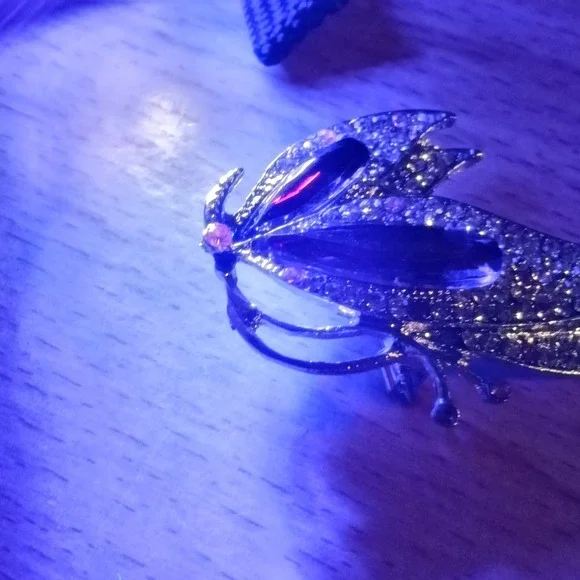 Butterfly Purple Rhinestone and Crystal Rhinestones Brooch - Picture 6 of 7